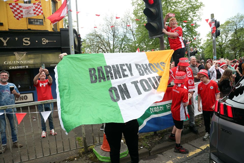 PACEMAKER BELFAST. 06/05/2024
Fresh from their first Irish Cup victory in 45 years with a 3-1 win over Linfield on Saturday the Cliftonville payers and management went on a bus tour of parts of Belfast on Monday afternoon.