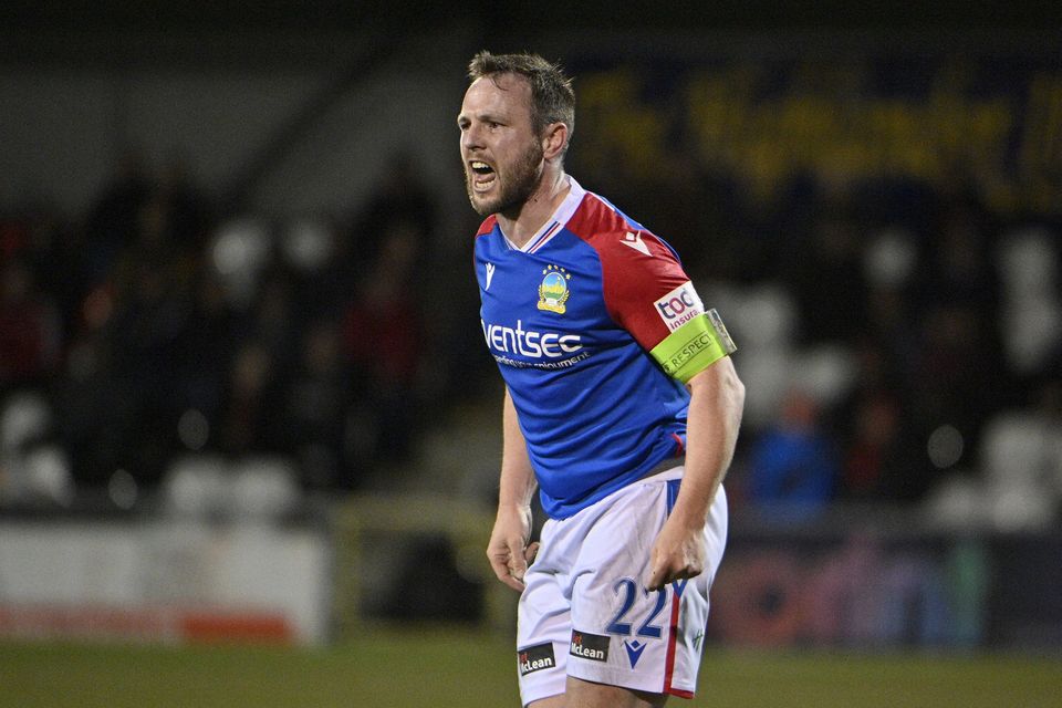Linfield captain Jamie Mulgrew believes the Blues have the mentality to hit back at Larne