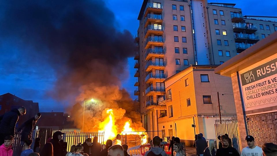 Cars on fire in the Wellwood Street area of Sandy Row (Photo: Liam McBurney)