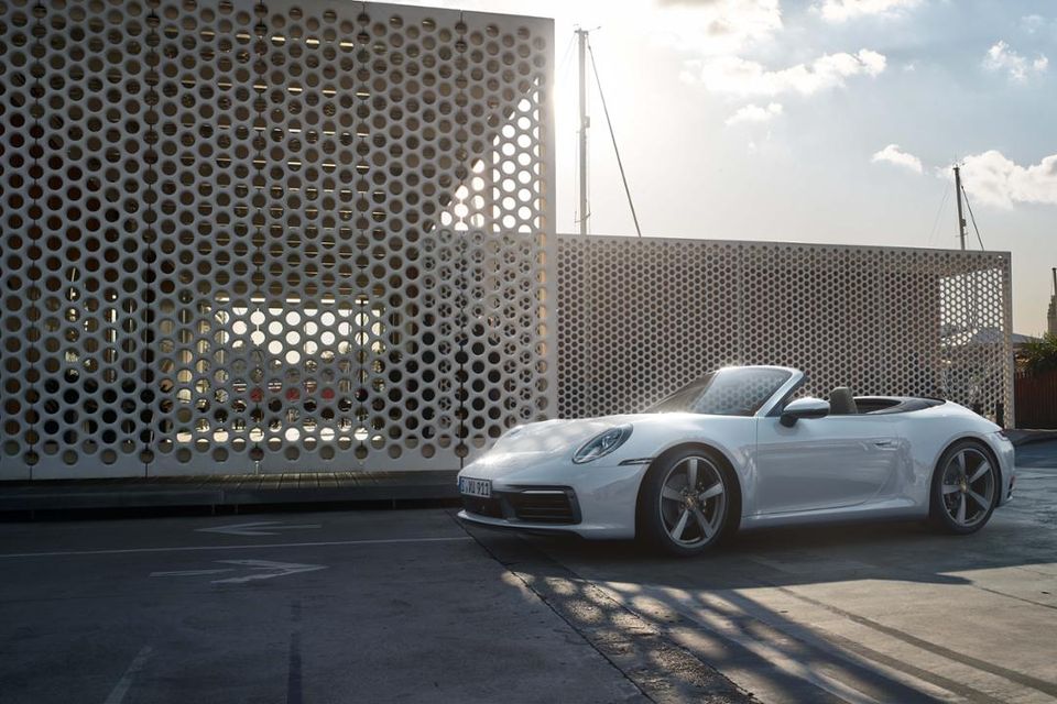 Catch a grip: Porsche releases an entry level sub-£90k 911 Carrera 4 |  
