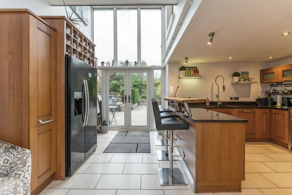 Kitchen and breakfast bar