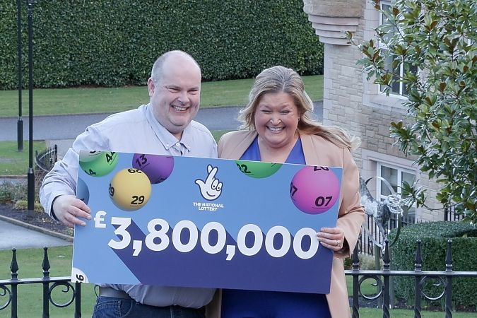 Zwycięzcy loterii Fermangh ujawniają plany wydania fortuny o wartości 3,8 miliona funtów