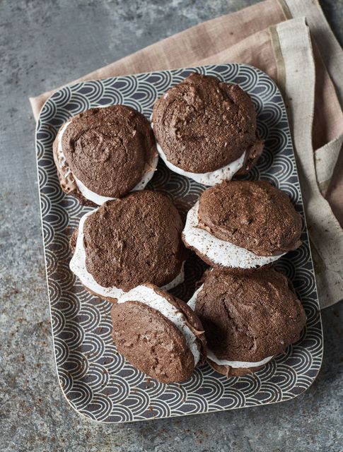 Chocolate Whoopie Cakes