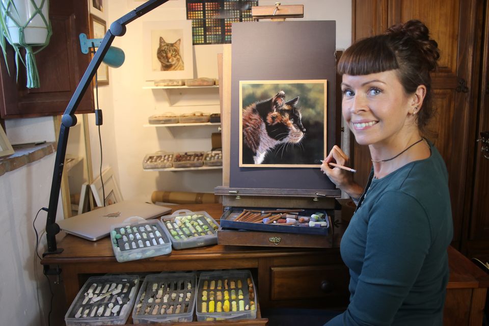 Emma gives online tutorials to aspiring artists