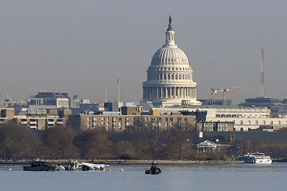 Search and rescue efforts in the Potomac River (Carolyn Kaster/AP)