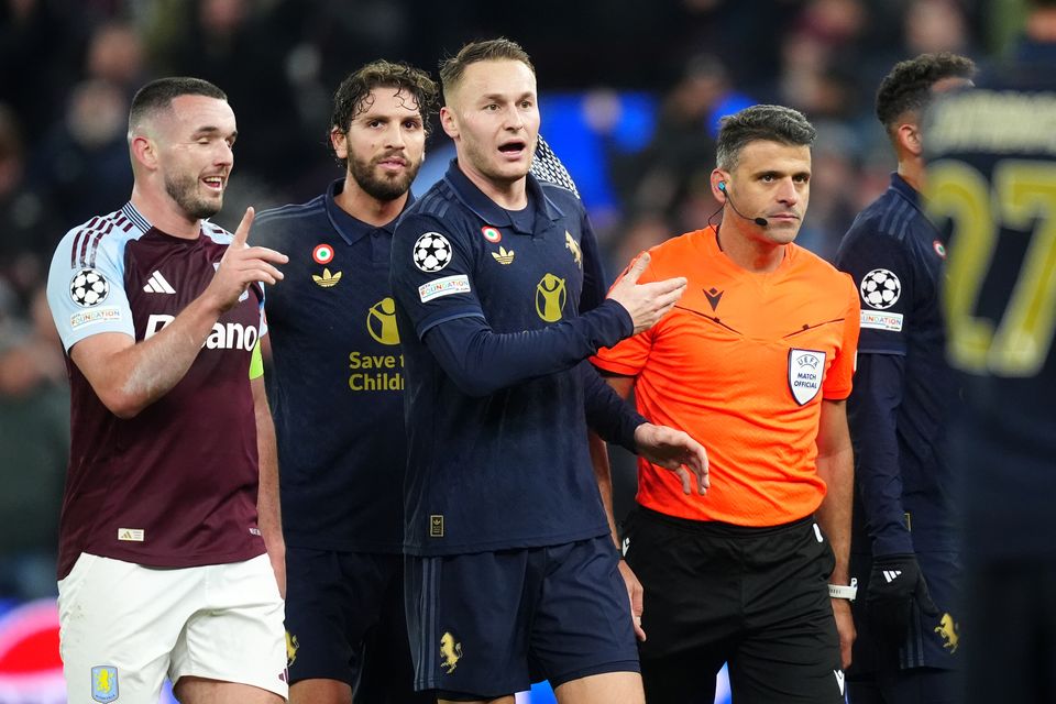 Players surround referee Jesus Gil Manzano (David Davies/PA)