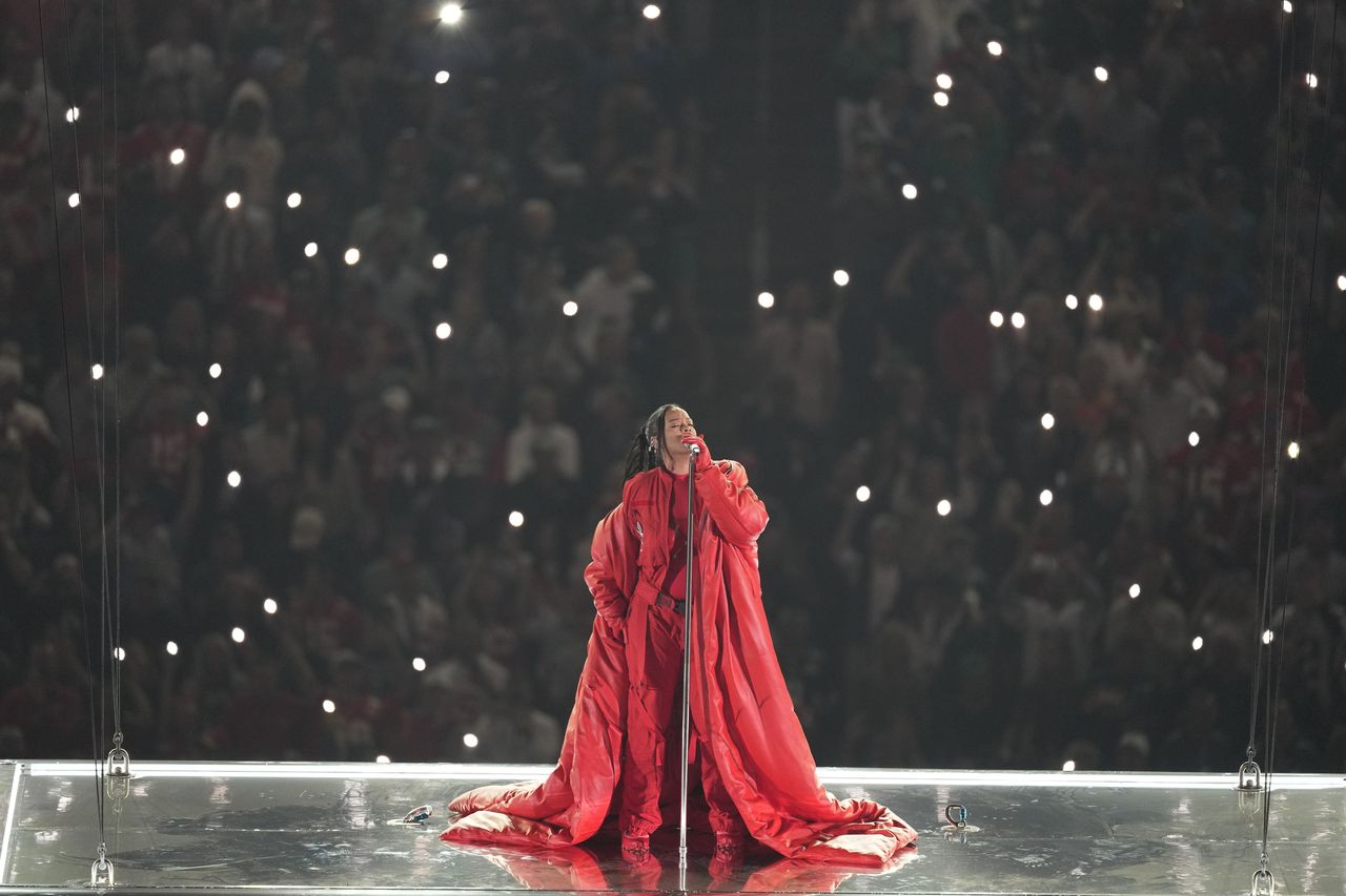 Rihanna delivers hit-packed Super Bowl Halftime Show - RETROPOP