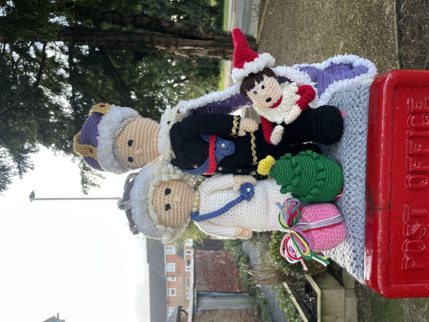 Pat the topper elf with Charles and Camilla (Brough Yarn Bombers/PA)