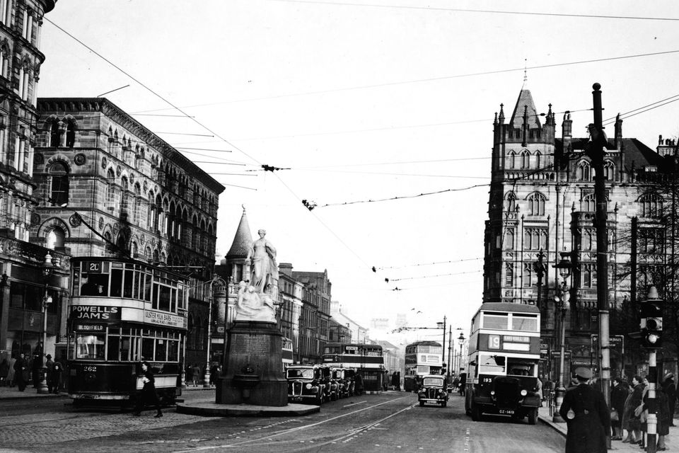 Donegall Square North. Belfast  23/1/1946
BELFAST TELEGRAPH COLLECTION/NMNI