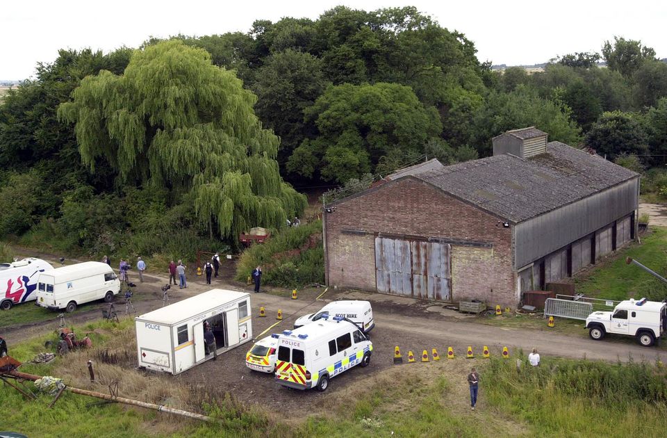 Police and media in the grounds of Tony Martin’s farm in Emneth Hungate, Norfolk, in 1999 (Kirsty Wigglesworth/PA)