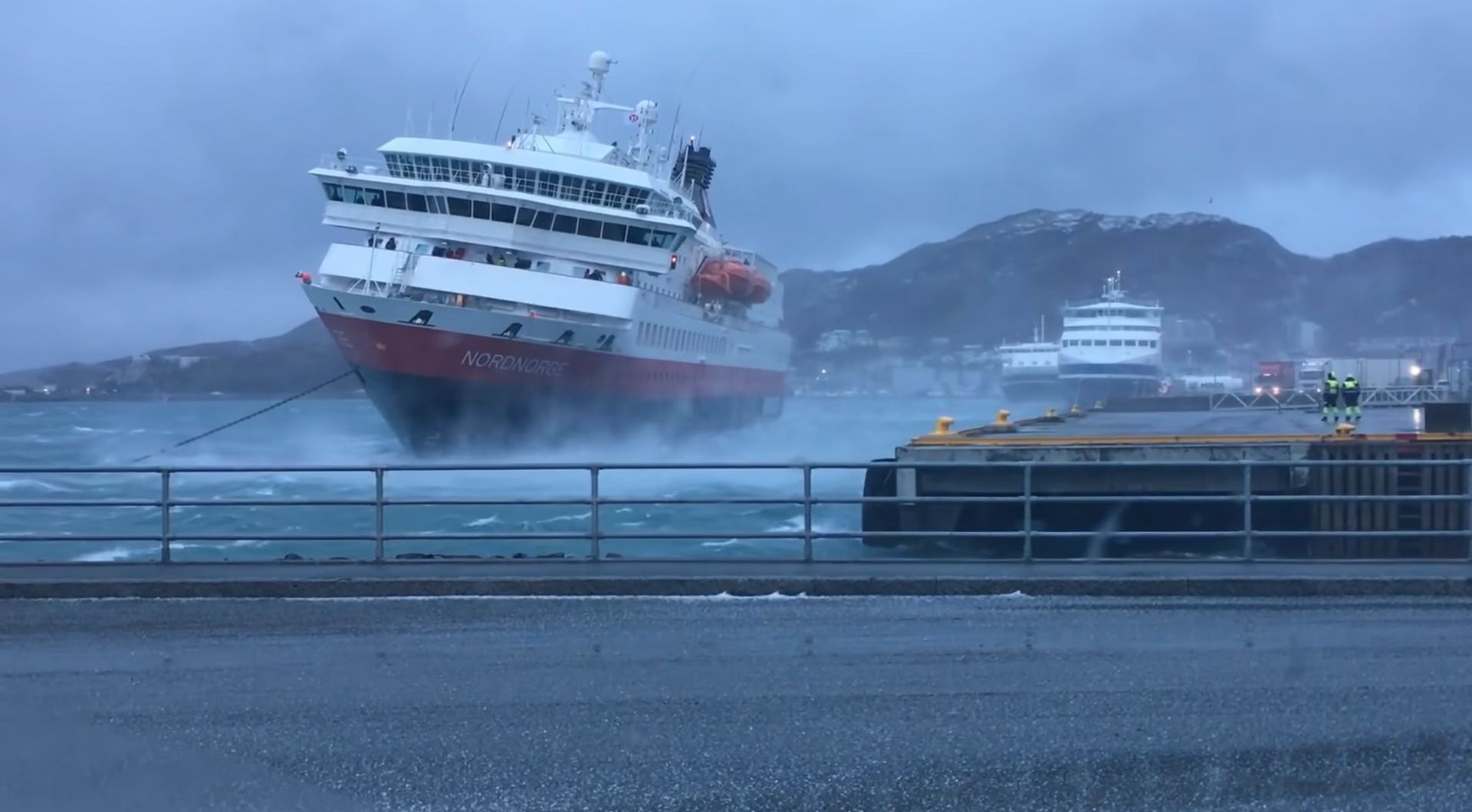cruise ship tilting video