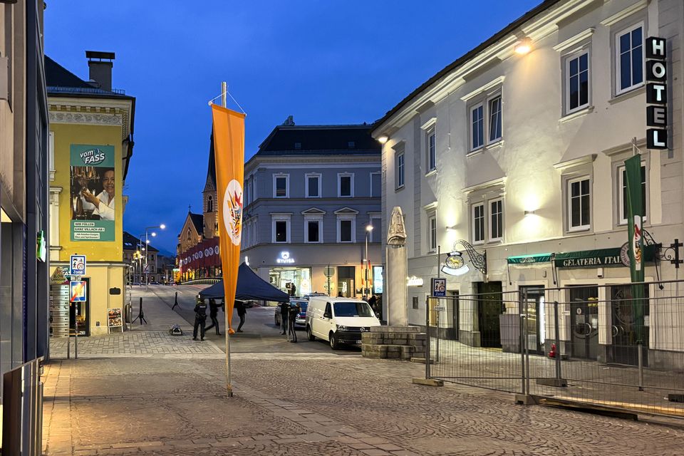 Police work at the scene in Villach (Wiesflecker/Kleine Zeitung/AP)