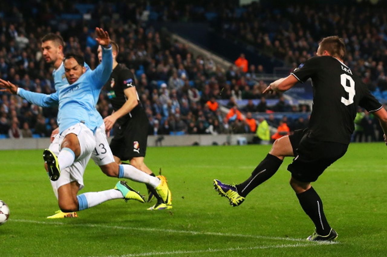 Manchester City 1-0 Steaua Bucuresti: Fans hail Joe Hart as Blues reach  Champions League group stage