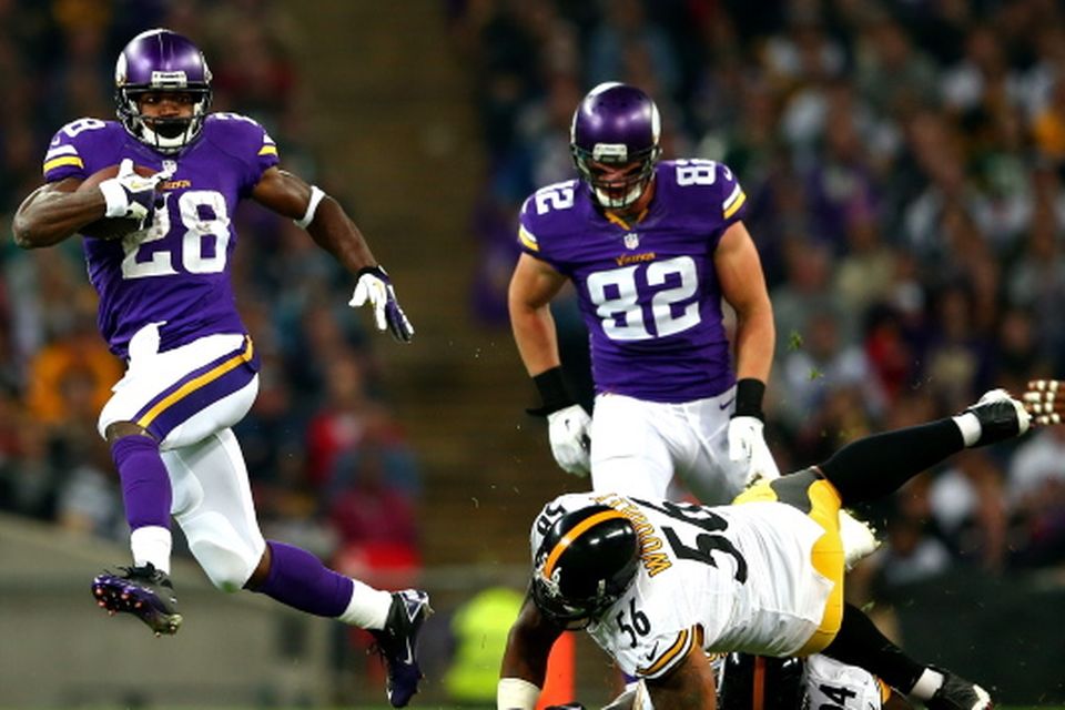 Vikings' Adrian Peterson calls team 'embarrassing' in opener