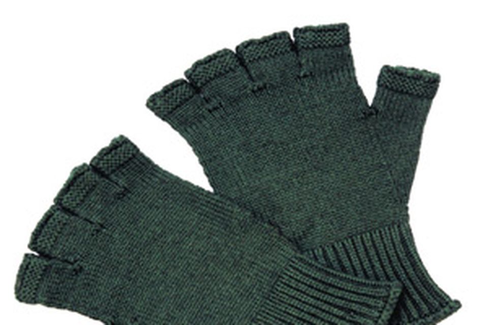 Burberry clearance gloves uk