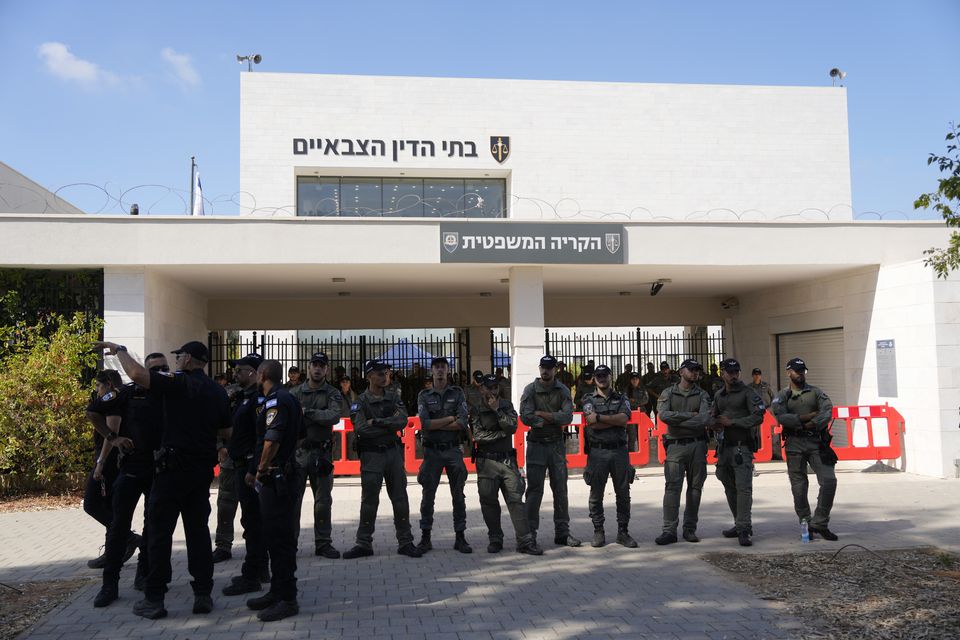 Israeli police stand guard during the right-wing protest (Ohad Zwigenberg/AP)