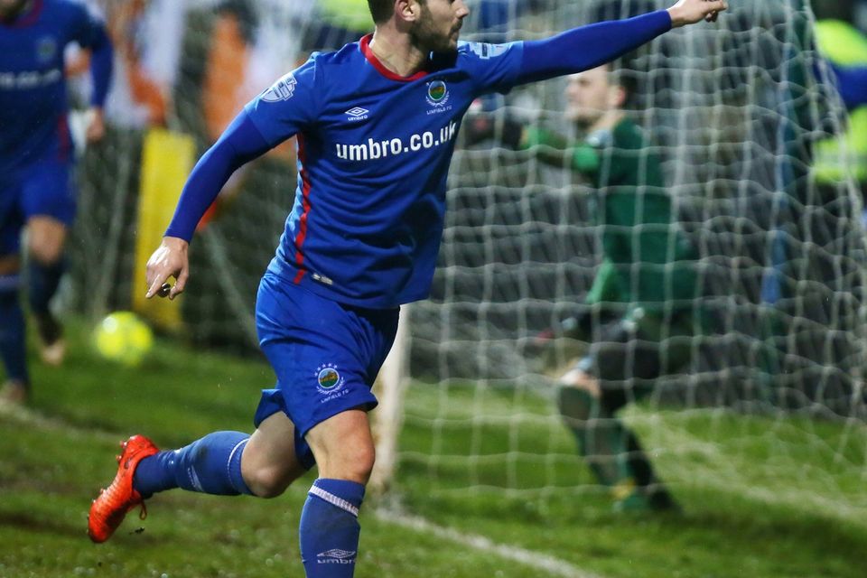 Linfield secure Carrick win with late Kurtis Bryne goal