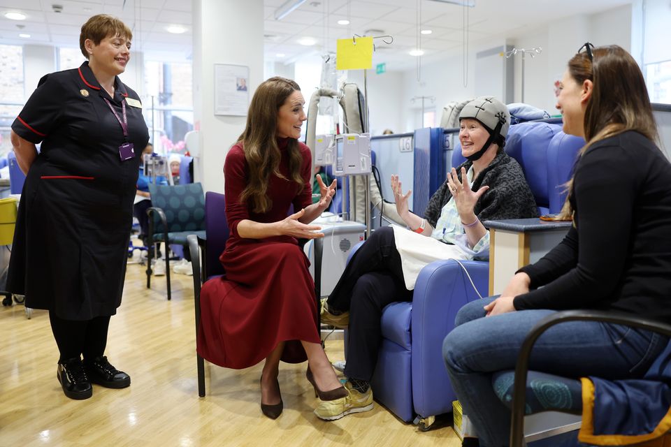 Kate chatting to patient Katherine Field during a visit to the Royal Marsden Hospital (Chris Jackson/PA)