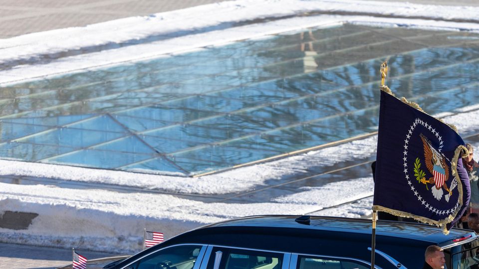 The flag-draped casket of former president Jimmy Carter (Shawn Thew/Pool via AP)