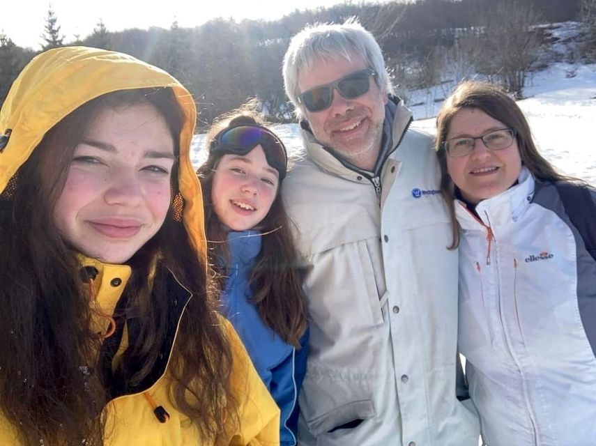 Justin avec sa fiancée Elen Piette et leurs filles Ocean et Niamh