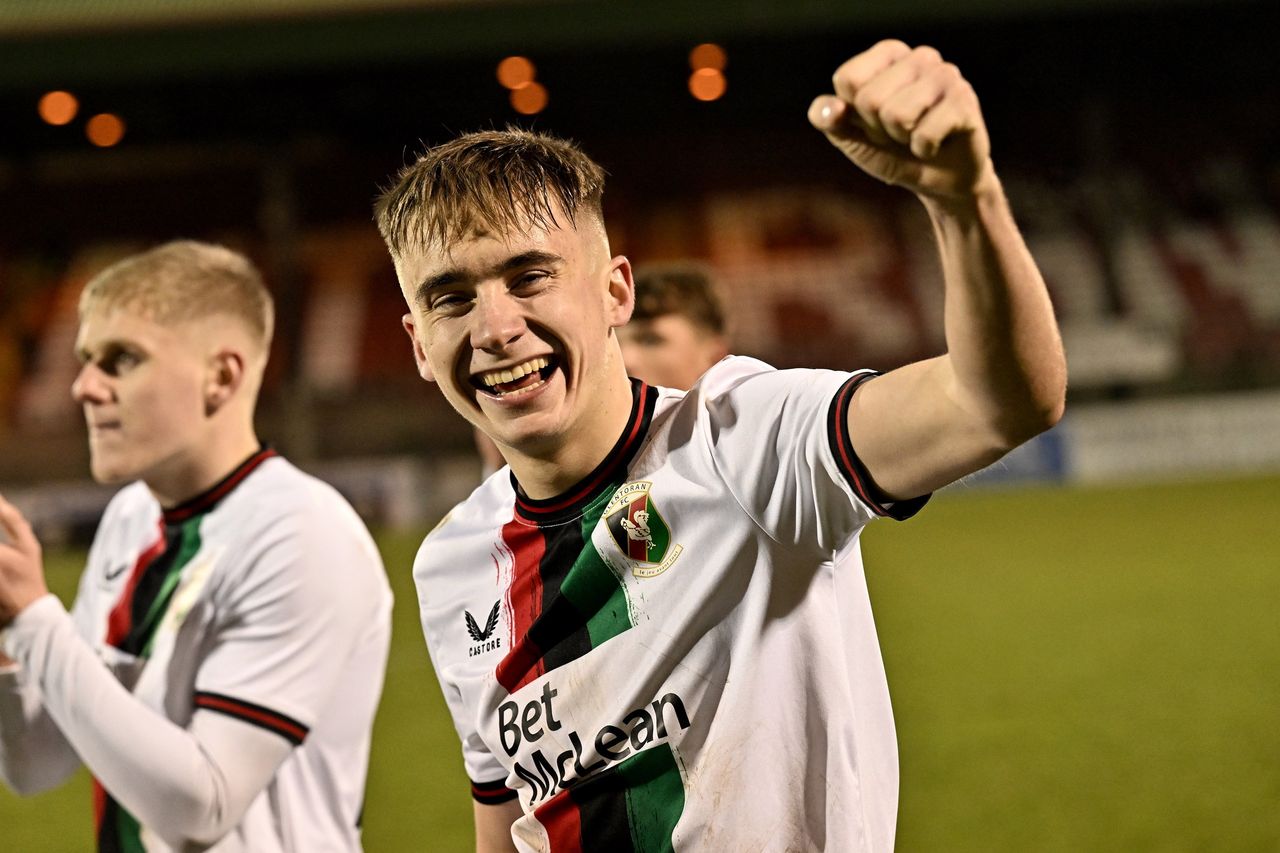 Irish League Glentoran: Johnny Russell and Casey Smyth being tracked by ...