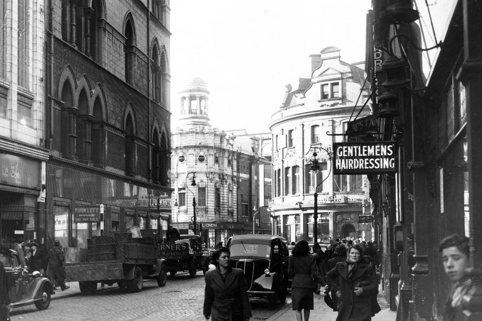 Anne St. and Arthur Square, Belfast.  11/10/1946
BELFAST TELEGRAPH COLLECTION/NMNI