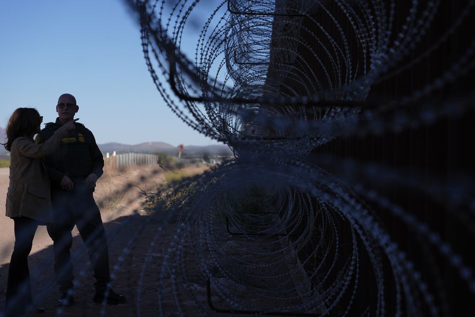 Kamala Harris talks with US Border Patrol officers Carolyn Kaster/AP)