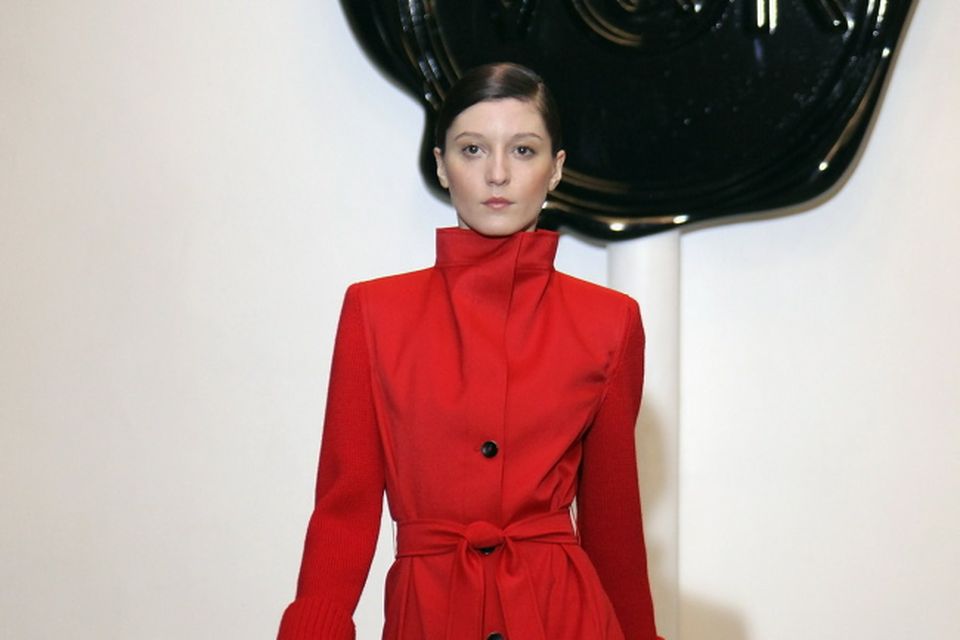 Porter-Accompanied Catwalks : Louis Vuitton Fall 2012