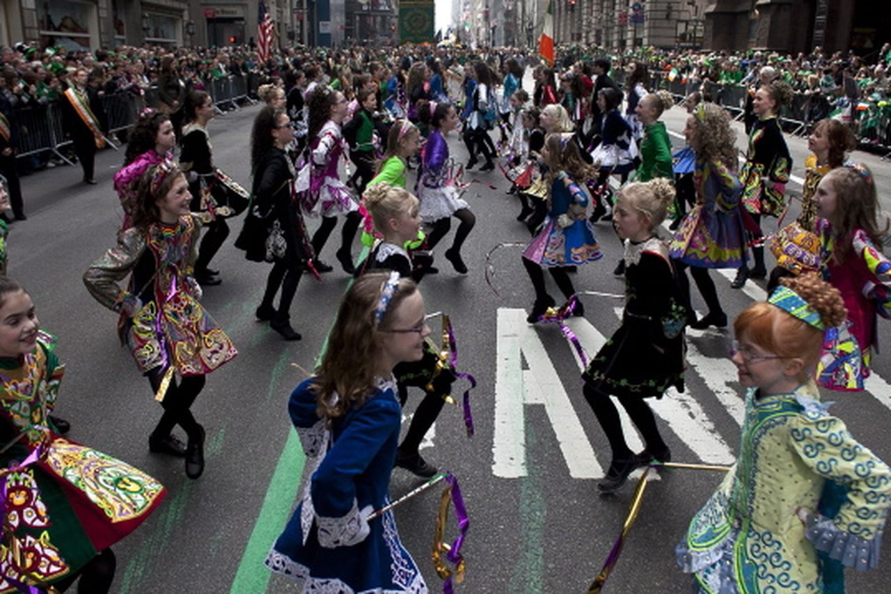 Gay Groups to March in St. Patrick's Day Parade as a Ban Falls - The New  York Times