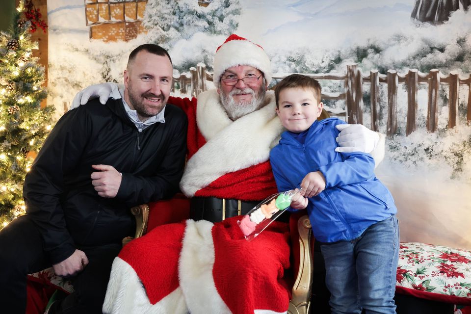 Press Eye - Belfast - Northern Ireland - November 9, 2024 Magical fairy festivities signal the start of the festive season in Victoria Square Pictured: Ian and Jack McCullough from Belfast meet Santa in Victoria Square, Belfast. The festive season officially kicked off in Belfast this weekend after a sprinkling of fairytale magic. In a dramatic turn of events, a flying fairy joined Santa to help turn on Victoria Square's iconic Christmas lights, with a shower of snow descending from the dome above the crowds. After the lights came on in Victoria Squares, Santa's Grotto opened its doors, welcoming little ones to meet Santa, share their Christmas wishes and take a special festive photo. Located on level 2, the Grotto is open every weekend until Christmas with midweek opening times planned for late November and December. A special Christmas fair will also take place in the mall every weekend in November and daily from Friday, December 6 to Monday, December 23, offering a variety of local treats and treats, as well as artisan gifts. To find out more about Victoria Square's festive events, opening hours and to purchase gift cards, visit www.victoriasquare.com/christmas Photo by Kelvin Boyes, Press Eye.