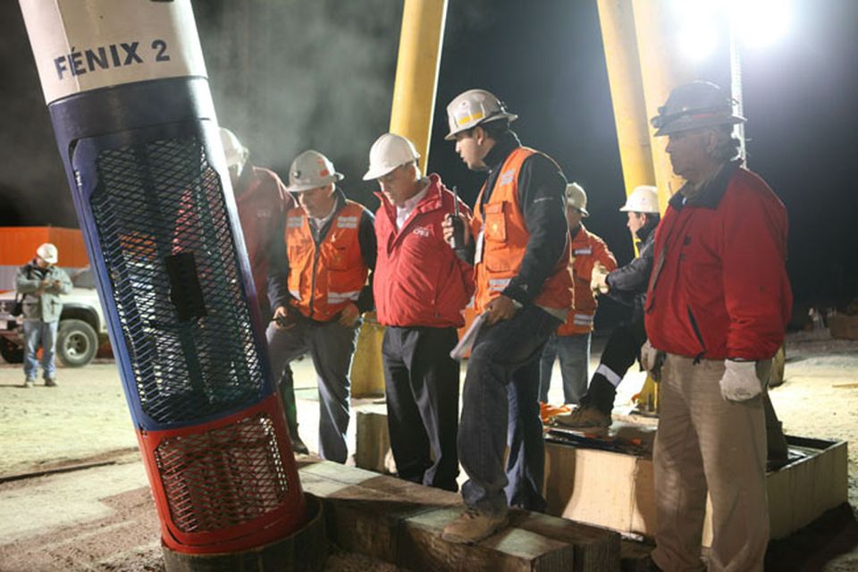 SAN JOSE MINE, CHILI - OCTOBER 12: (NO SALES, NO ARCHIVE) In this handout from the Chilean government, Chilean President Sebastian Pinera watches the first dry run of the descent of the unmanned rescue capsule October 12, 2010 at the San Jose mine near Copiapo, Chile. The rescue operation could begin bringing up the 33 miners tonight, 69 days after the August 5th collapse that trapped them half a mile underground. (Photo by Hugo Infante/Chilean Government via Getty Images)