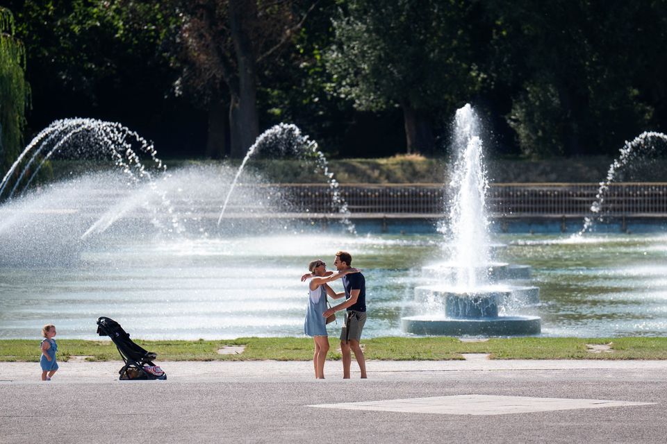 Cooling fountains in Battersea Park, south London, was the perfect setting for this couple to enjoy a romantic moment together (James Manning/PA)