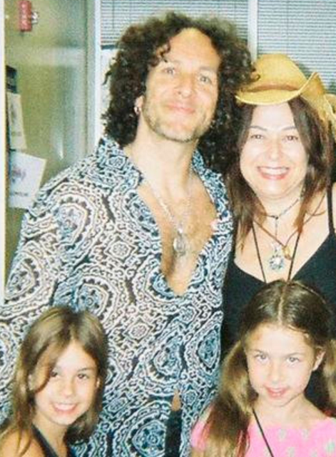 Vivian Campbell with ex-wife Julie and daughters Lilly Rose and Una Marigold