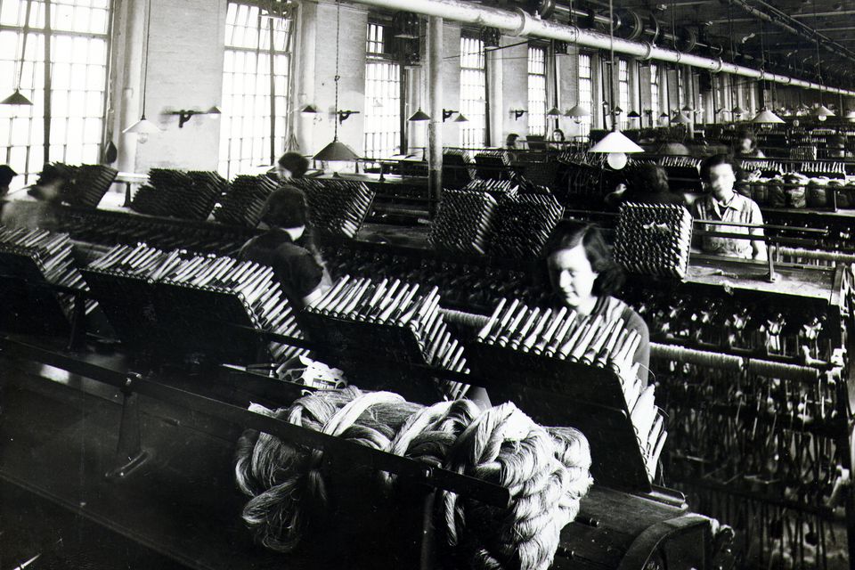 Linen/ winding weft yarn. York St. Factory.