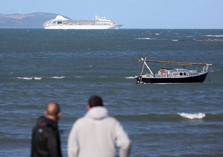 Delayed cruise ship on course to reach France tonight