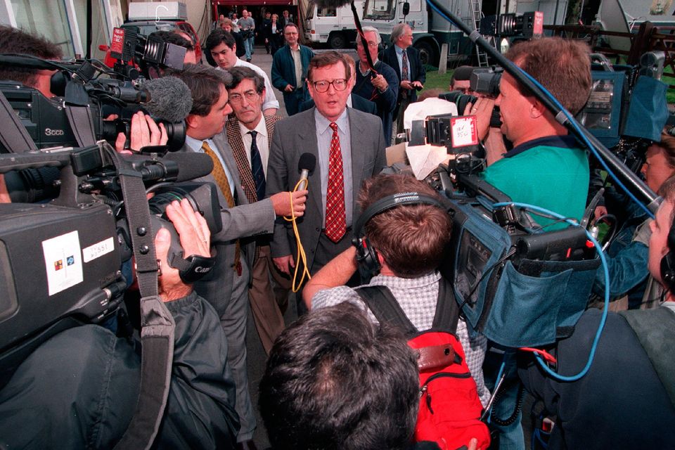 David Trimble speaking to the media in April 1998