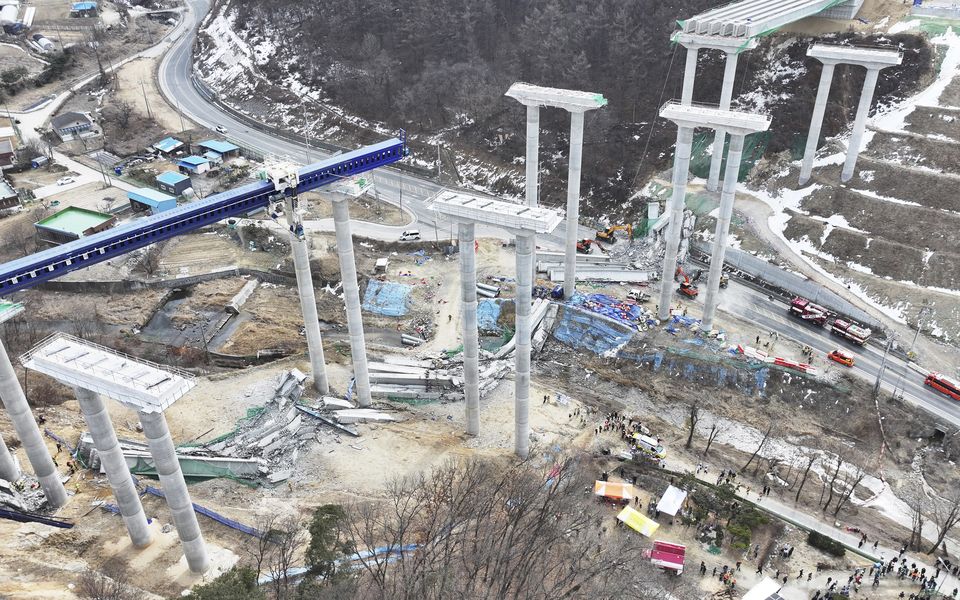 Elevated parts of a highway under construction is seen collapsed in Cheonan, South Korea (Hong Ki-won/Yonhap via AP)