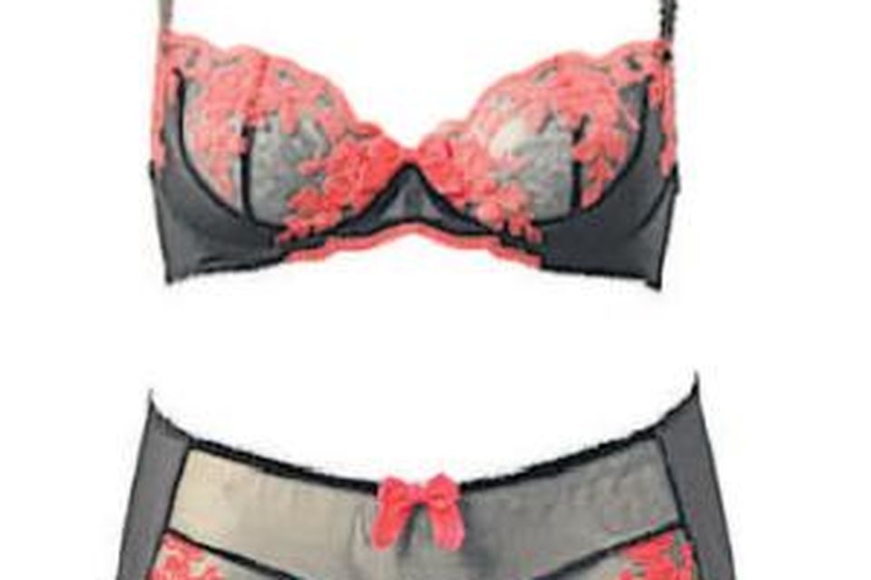 LA SENZA BRA Set Suspender belt and Thong Black red Satin lace 8