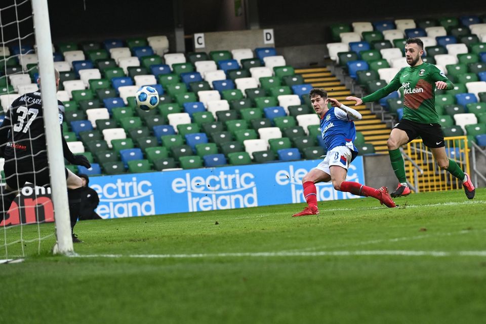 Linfield 1-1 Glentoran: David Healy bemoans Blues' missed scoring