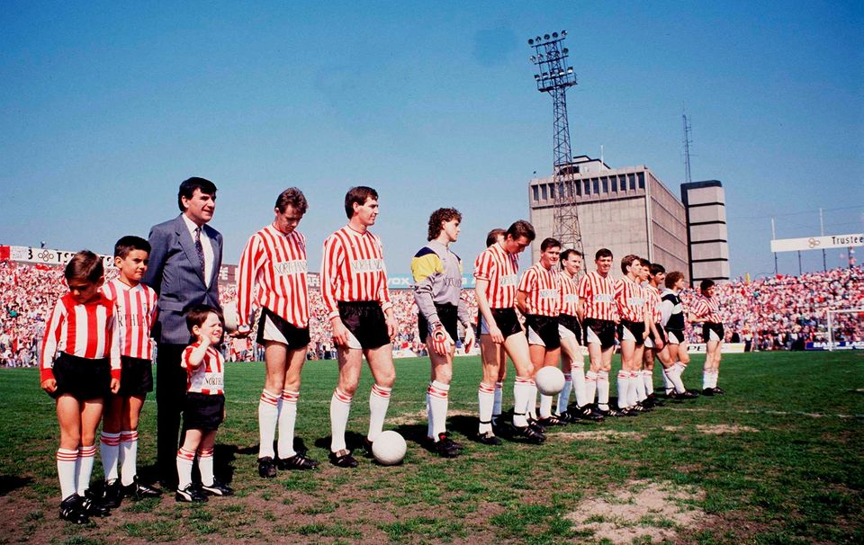 30 April 1989; The Derry City manager Jim McLaughlin lines up alongside his team before the start of the Fai Cup Final match against Cork City at Dalymount Park in Dublin. Photo by Ray McManus/Sportsfile