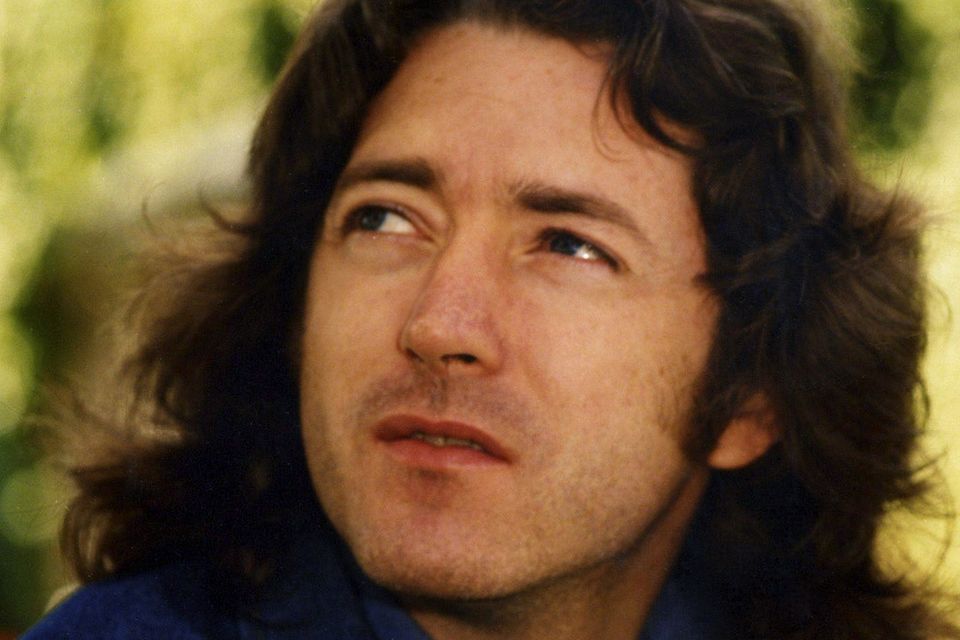 Rory Gallagher statue set to be erected at Ulster Hall ...