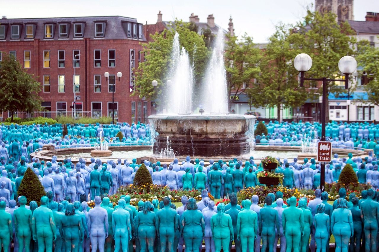 Sea Of Hull By Spencer Tunick Naked Volunteers Dyed Blue For Art Photos Uk 