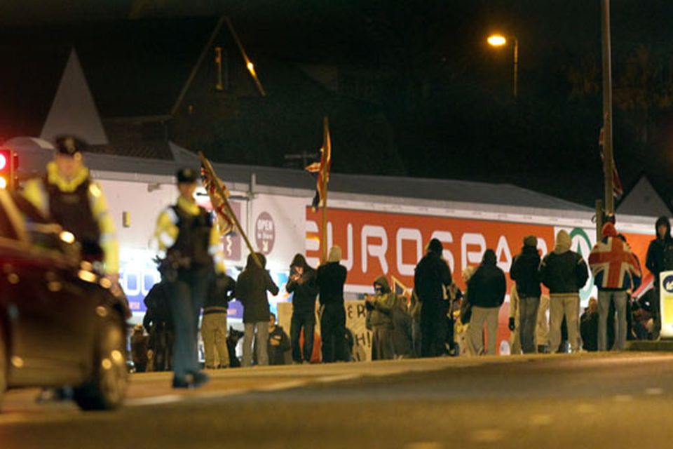 Loyalists protesting, blocking traffic in Derry