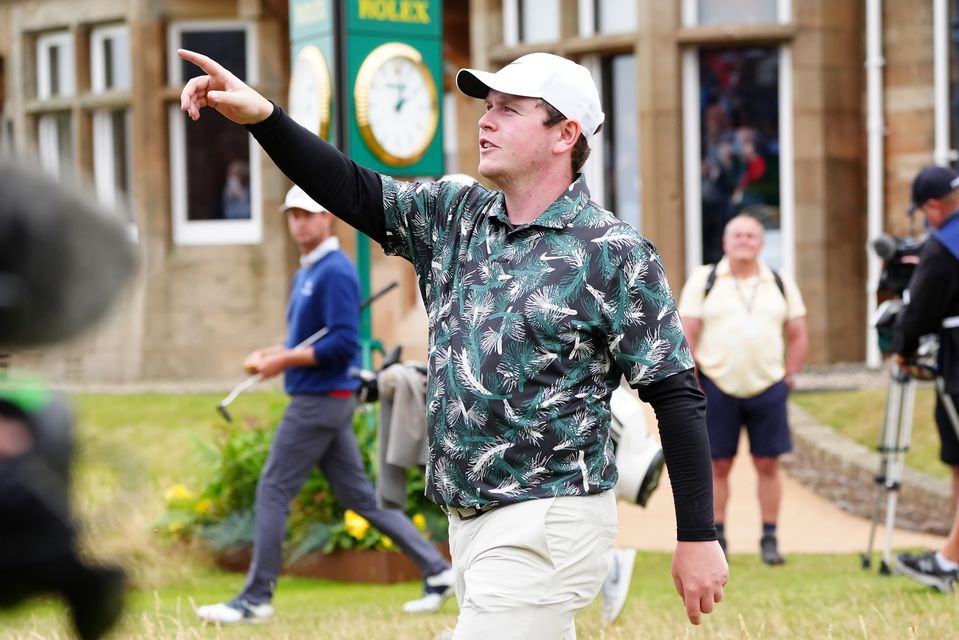 MacIntyre acknowledged the crowd after completing his third round (Jane Barlow/PA)