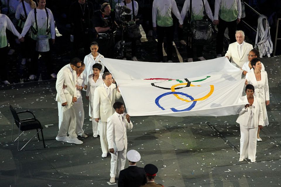 Mohammed Ali is helped to his feet as takes hold of the Olympic flag during the London Olympic Games 2012 Opening Ceremony at the Olympic Stadium, London. PRESS ASSOCIATION Photo. Picture date: Friday July 27, 2012. See PA story OLYMPICS Ceremony. Photo credit should read: Stephen Pond/PA Wire. EDITORIAL USE ONLY