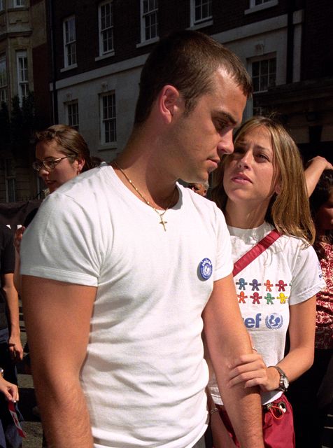 Robbie Williams and Nicole Appleton in 1998 (Paul Treacy/PA)