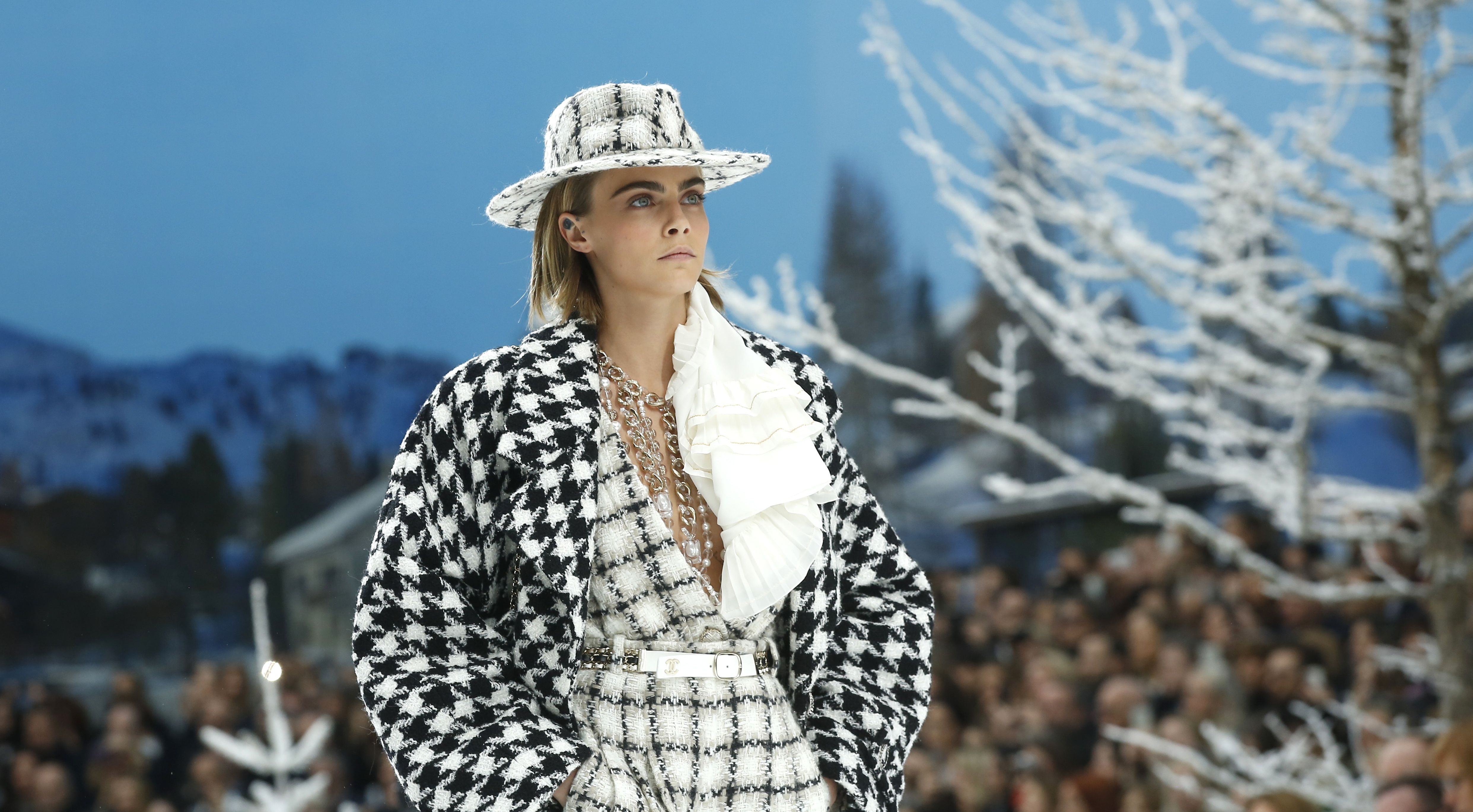 Stars hit catwalk for final Karl Lagerfeld Chanel show