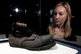 thumbnail: A woman examines a leather boot in an exhibition of artefacts recovered from the wreck of the Titanic on November 3, 2010 in London, England