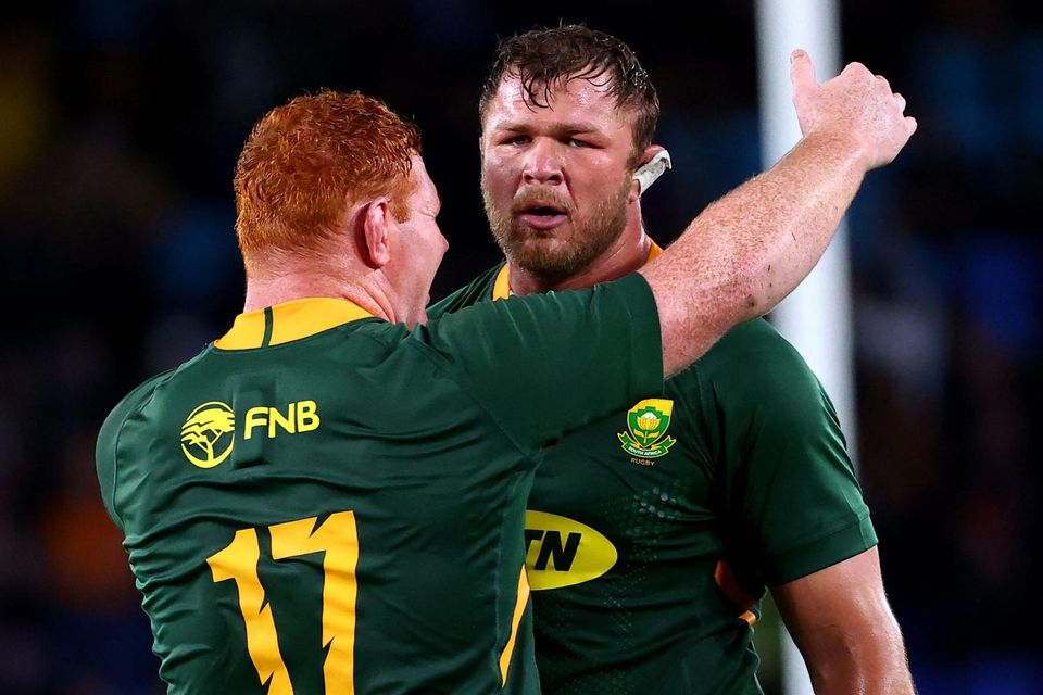 Duane Vermeulen (right) will be arriving at Ulster Rugby very soon and his new head coach has been discussing the rumours surrounding his South African team-mate Steven Kitshoff (left). (Photo by Patrick HAMILTON / AFP via Getty Images)
