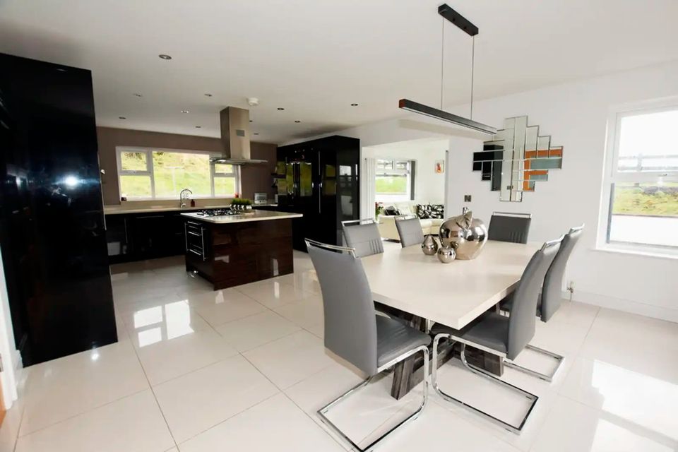 Open plan kitchen and dining room